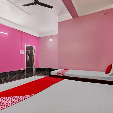 Oyo Flagship The Brahmaputra Homestay Guwahati Exterior foto