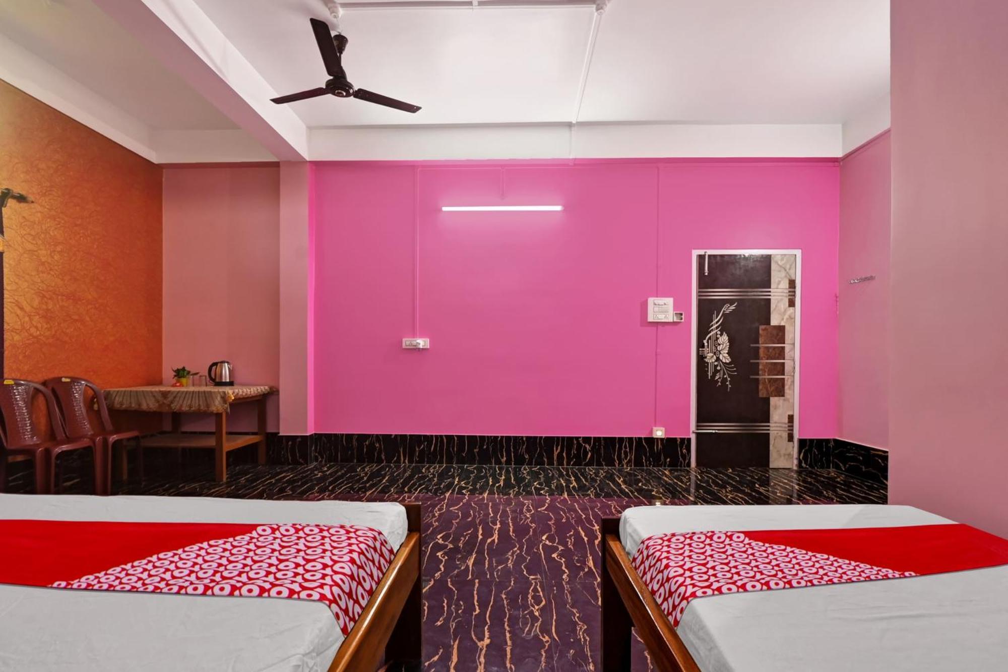 Oyo Flagship The Brahmaputra Homestay Guwahati Exterior foto
