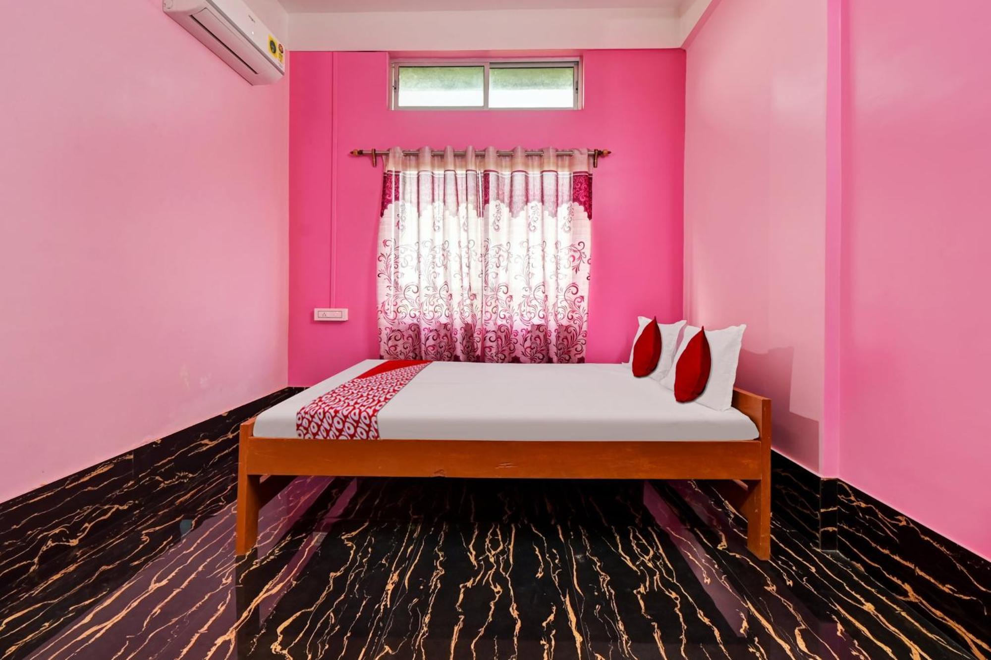 Oyo Flagship The Brahmaputra Homestay Guwahati Exterior foto